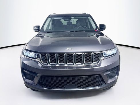 Used 2023 Jeep Grand Cherokee Laredo image 3