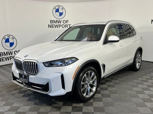 Used 2024 BMW X5 xDrive40i w/ Premium Package AWD/4WD image 3