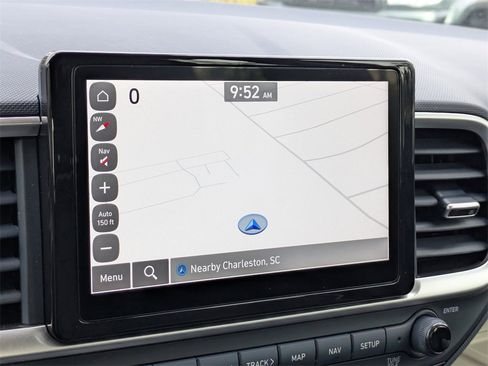 Used 2025 Hyundai Venue Limited image 22