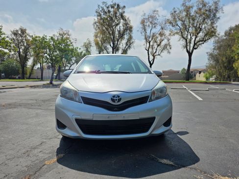 Used 2013 Toyota Yaris LE FWD image 2