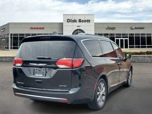 Used 2019 Chrysler Pacifica Limited w/ Tire & Wheel Group FWD image 6