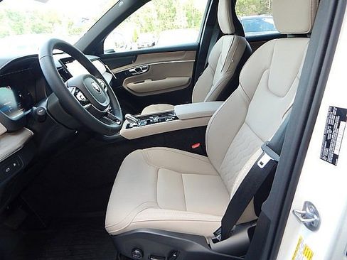 Used 2025 Volvo XC90 T8 Plus w/ Protection Package Premier image 15