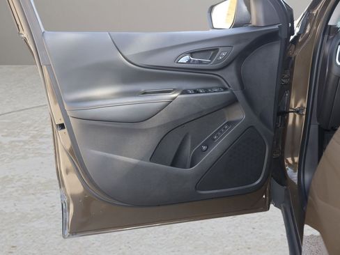 Used 2023 Chevrolet Equinox Premier FWD image 10