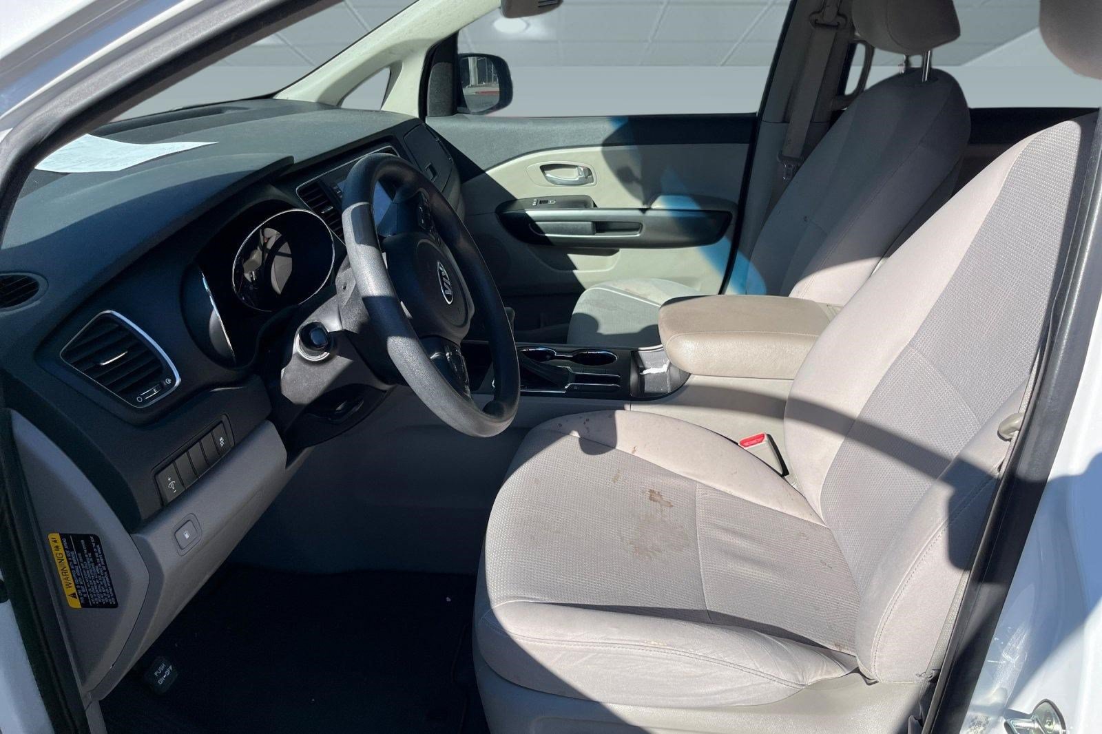 Used 2021 Kia Sedona LX FWD image 3