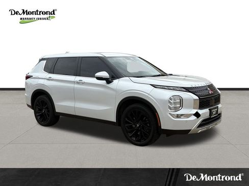 Used 2022 Mitsubishi Outlander SE FWD image 3