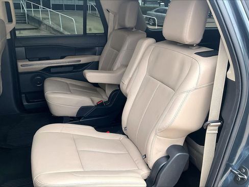 Used 2022 Ford Expedition Max XLT image 17