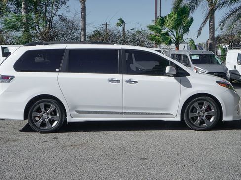 Used 2016 Toyota Sienna SE image 13