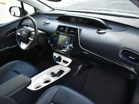 Used 2016 Toyota Prius Four Touring w/ Premium Convenience Package FWD image 13