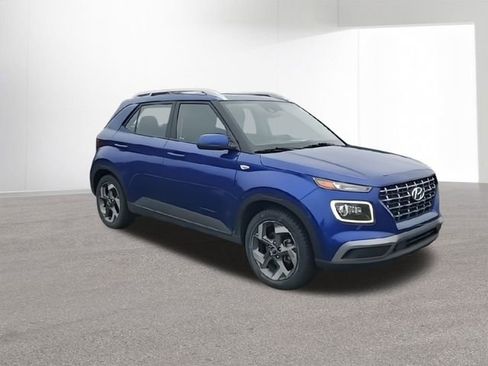Used 2022 Hyundai Venue Limited image 2