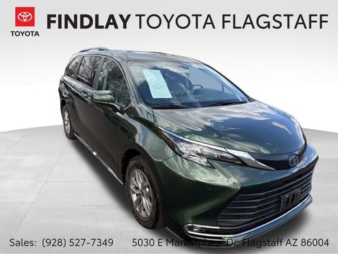 Used 2024 Toyota Sienna XLE image 1