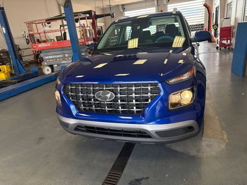 Used 2024 Hyundai Venue SEL FWD image 5