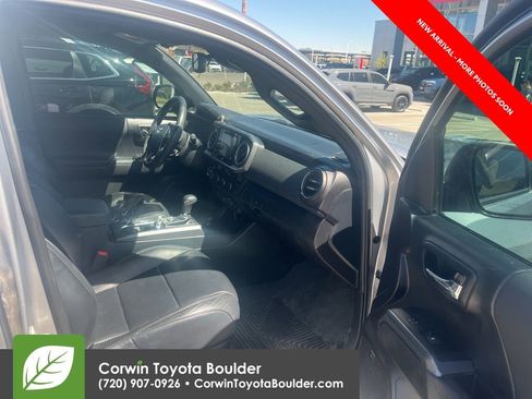 Used 2019 Toyota Tacoma TRD Off-Road w/ TRD Premium Off Road Package AWD/4WD image 9