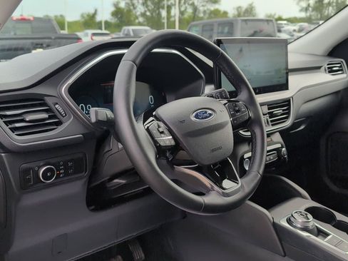 Used 2025 Ford Escape Platinum AWD/4WD image 18