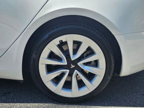 Used 2023 Tesla Model 3 Standard Range image 18