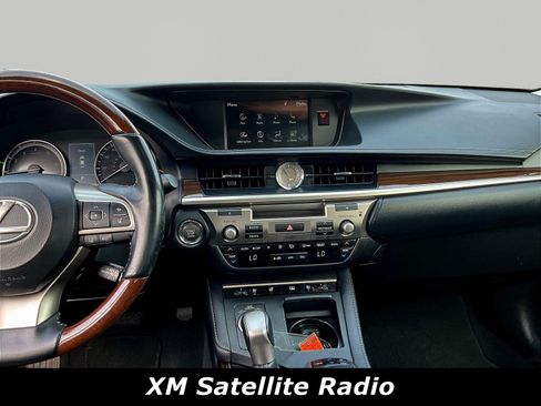 Used 2017 Lexus ES 350 w/ Ultra Luxury Package FWD image 9