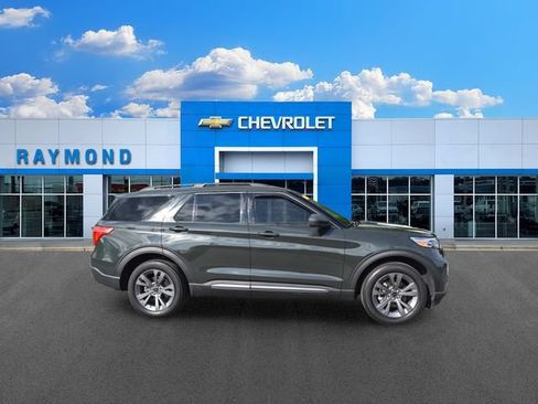 Used 2022 Ford Explorer XLT w/ Equipment Group 202A AWD/4WD image 2