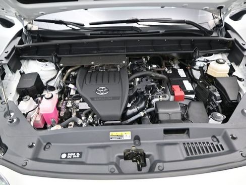 Used 2023 Toyota Highlander LE image 20