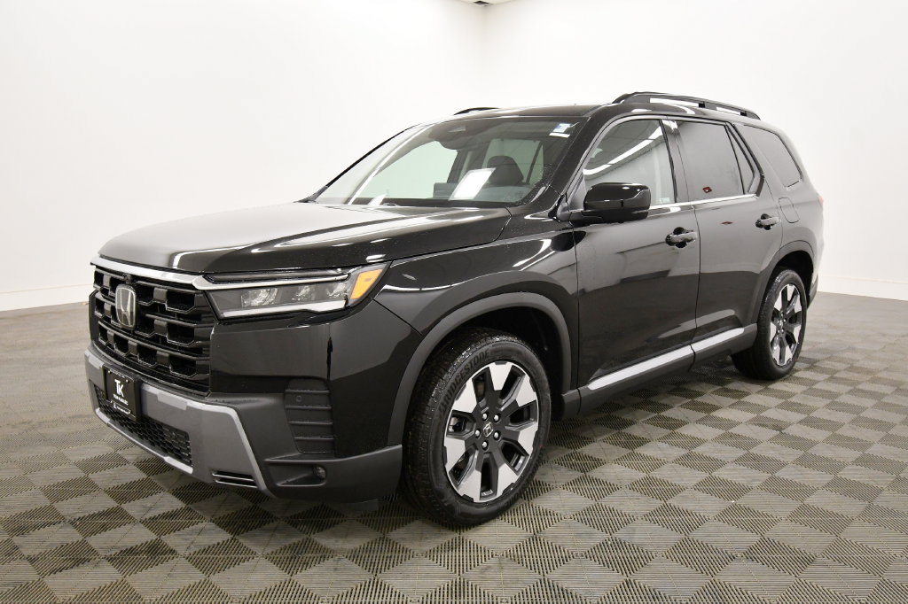 New 2026 Honda Pilot Touring image 2