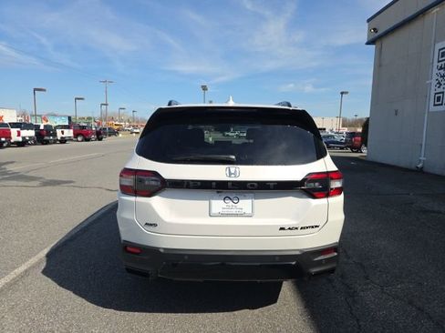 New 2026 Honda Pilot Black Edition image 4