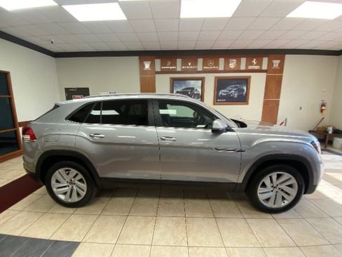 Used 2022 Volkswagen Atlas Cross Sport SE AWD/4WD image 6
