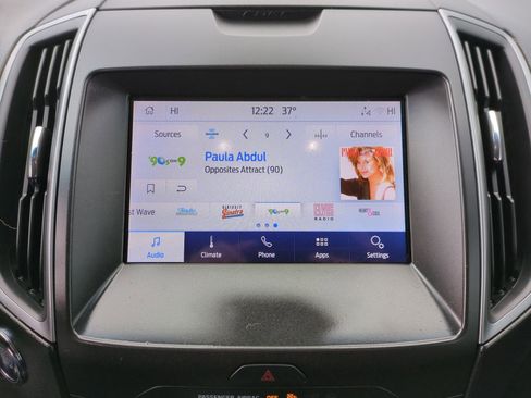 Used 2020 Ford Edge SE image 13