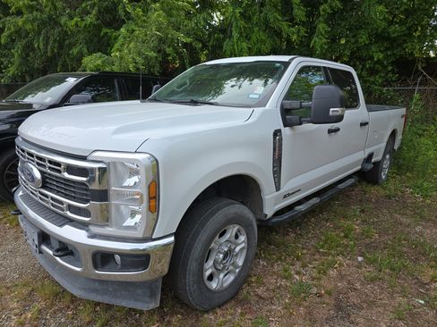 Used 2025 Ford F250 XLT AWD/4WD image 3