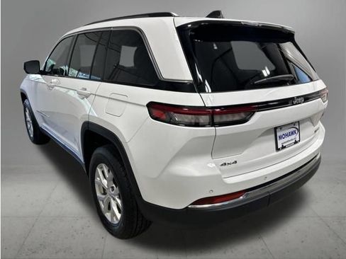 Used 2023 Jeep Grand Cherokee Limited AWD/4WD image 3
