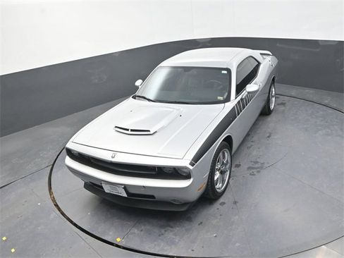 Used 2010 Dodge Challenger R/T image 11