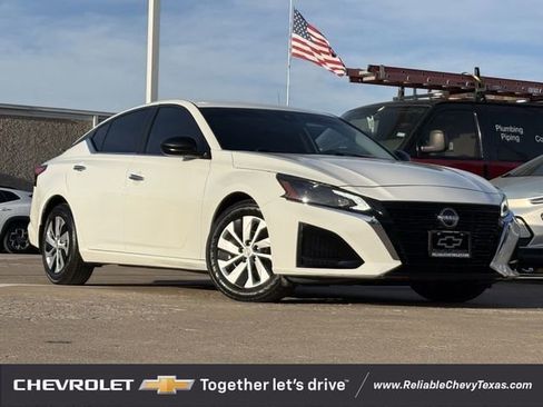 Used 2024 Nissan Altima 2.5 S image 2