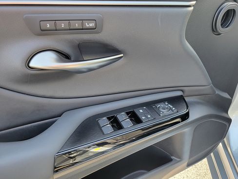 Used 2024 Lexus ES 350 w/ Premium Package FWD image 18