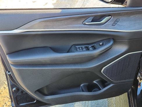 New 2025 Jeep Grand Cherokee Limited image 8