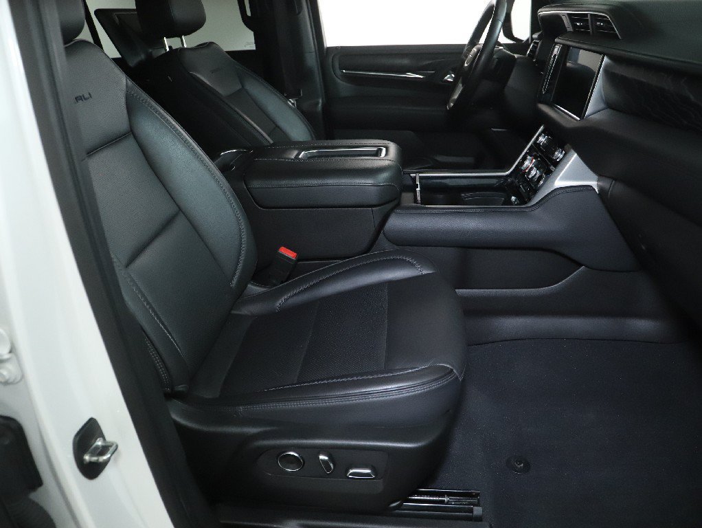 Used 2021 GMC Yukon XL Denali w/ Denali Ultimate Package AWD/4WD image 39