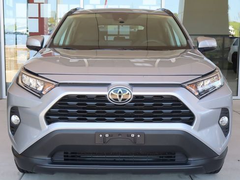 Used 2021 Toyota RAV4 XLE AWD/4WD image 2