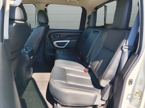 Used 2018 Nissan Titan SL w/ Chrome Package RWD image 27