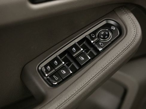 Certified 2023 Porsche Macan AWD/4WD image 24
