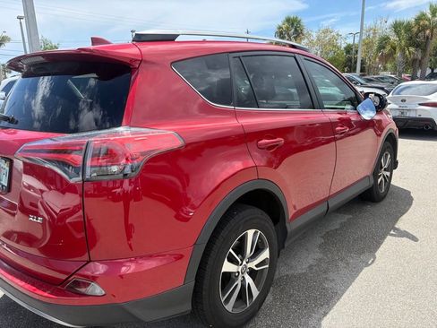 Used 2017 Toyota RAV4 XLE FWD image 5