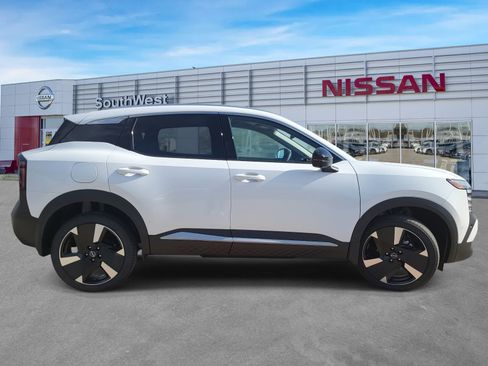 New 2026 Nissan Kicks SR image 5