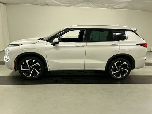 Used 2022 Mitsubishi Outlander SEL image 6
