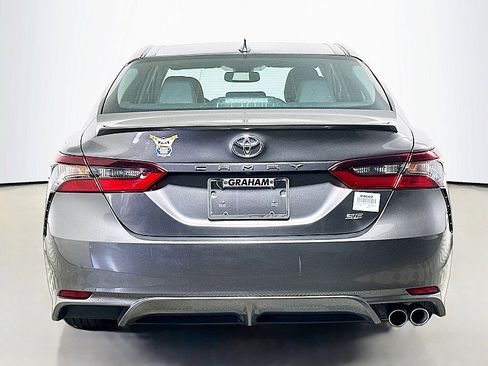 Used 2022 Toyota Camry SE image 6