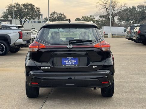 Used 2024 Nissan Kicks SV image 6