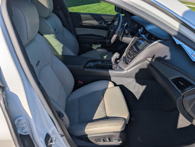 Used 2019 Cadillac CTS V w/ Luxury Package RWD image 4
