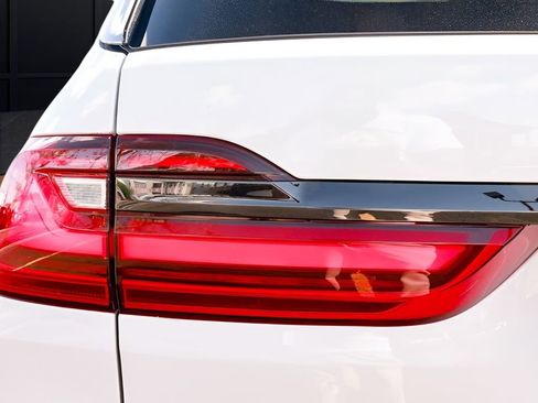 Used 2021 BMW ALPINA XB7 image 42