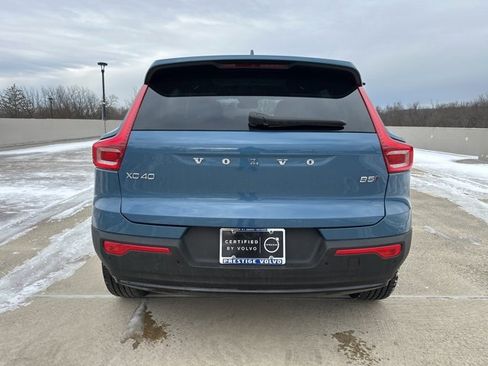 Certified 2025 Volvo XC40 B5 Plus image 7