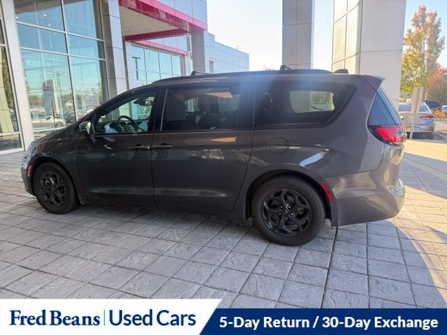 Used 2022 Chrysler Pacifica Touring-L w/ Uconnect Theater Family Group FWD image 22