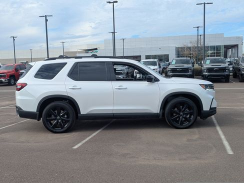 Used 2025 Honda Pilot Black Edition image 6