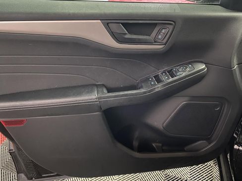 Used 2022 Ford Escape SE image 18