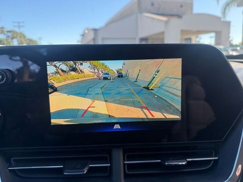 Used 2025 Chevrolet Trax LT image 17