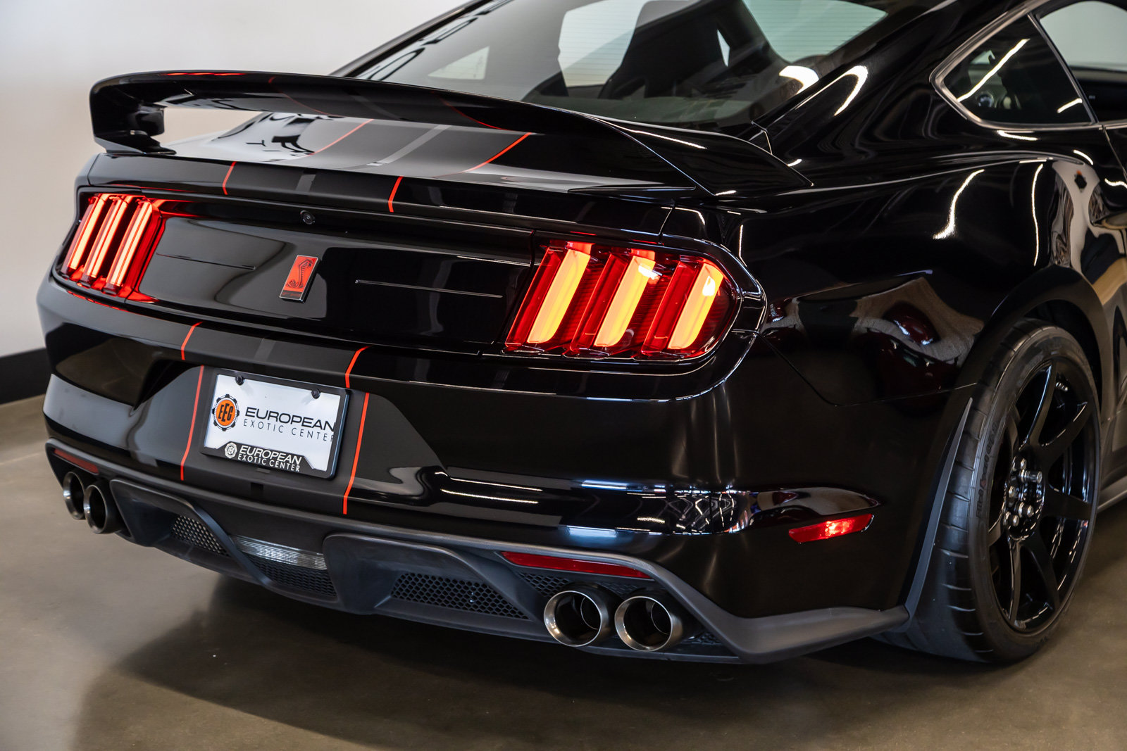Used 2019 Ford Mustang Shelby GT350R w/ GT350R Equipment Group 920A RWD image 25