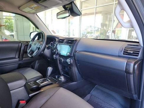 Used 2024 Toyota 4Runner SR5 Premium w/ SR5 Premium Package AWD/4WD image 28