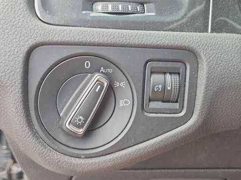 Used 2021 Volkswagen Golf 4-Door FWD image 18